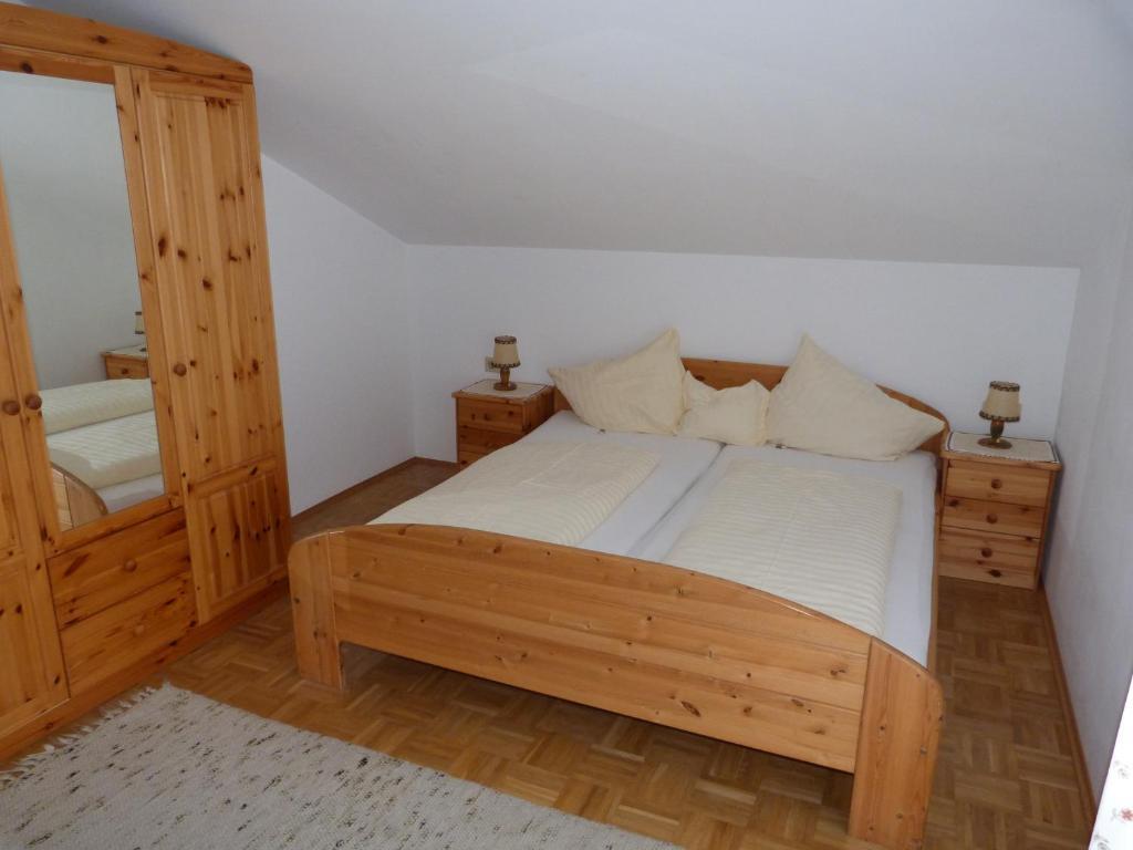 Pension Wolf Steindorf am Ossiacher See Rum bild