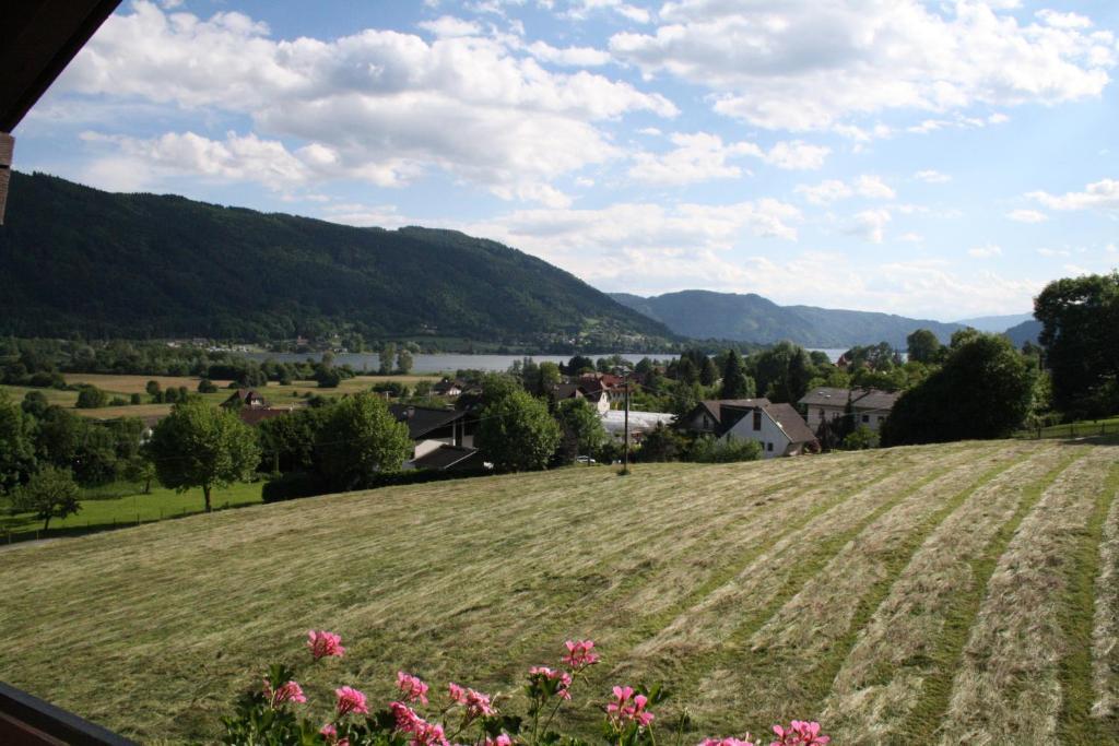 Pension Wolf Steindorf am Ossiacher See Rum bild