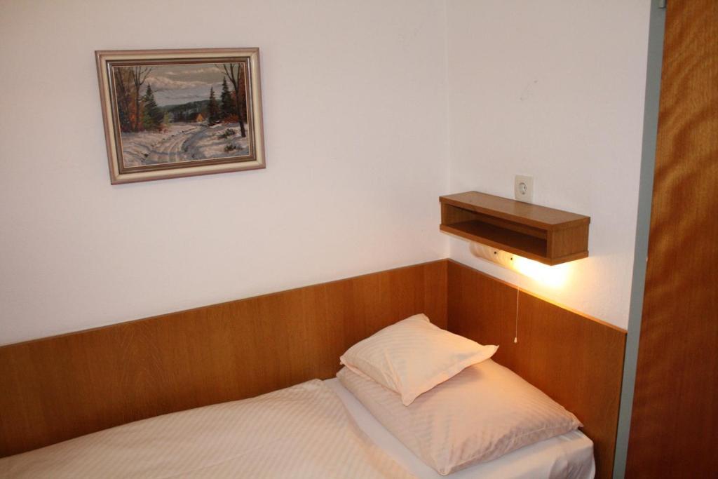 Pension Wolf Steindorf am Ossiacher See Rum bild